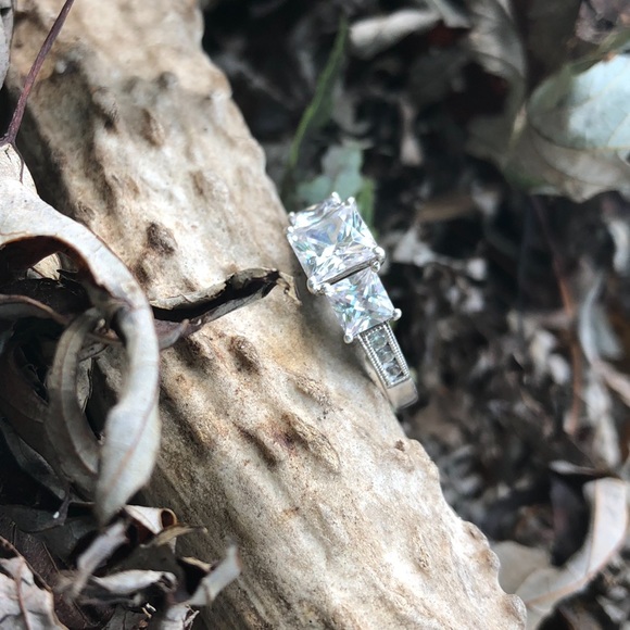 Engagement Ring - Picture 4 of 4